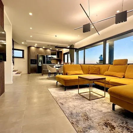 Beautiful Palazzo Blue - 오파티아